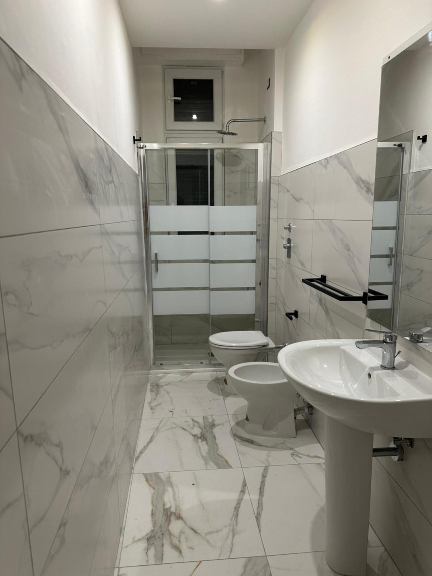 Jcube Apartments Bocconi Milano Luaran gambar