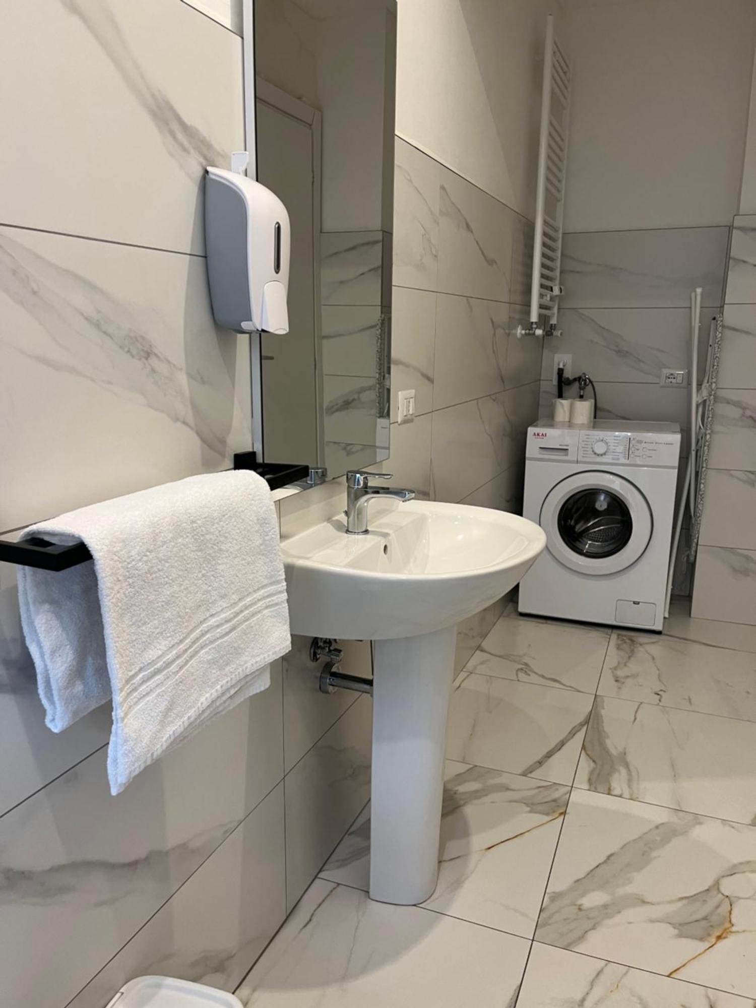 Jcube Apartments Bocconi Milano Luaran gambar