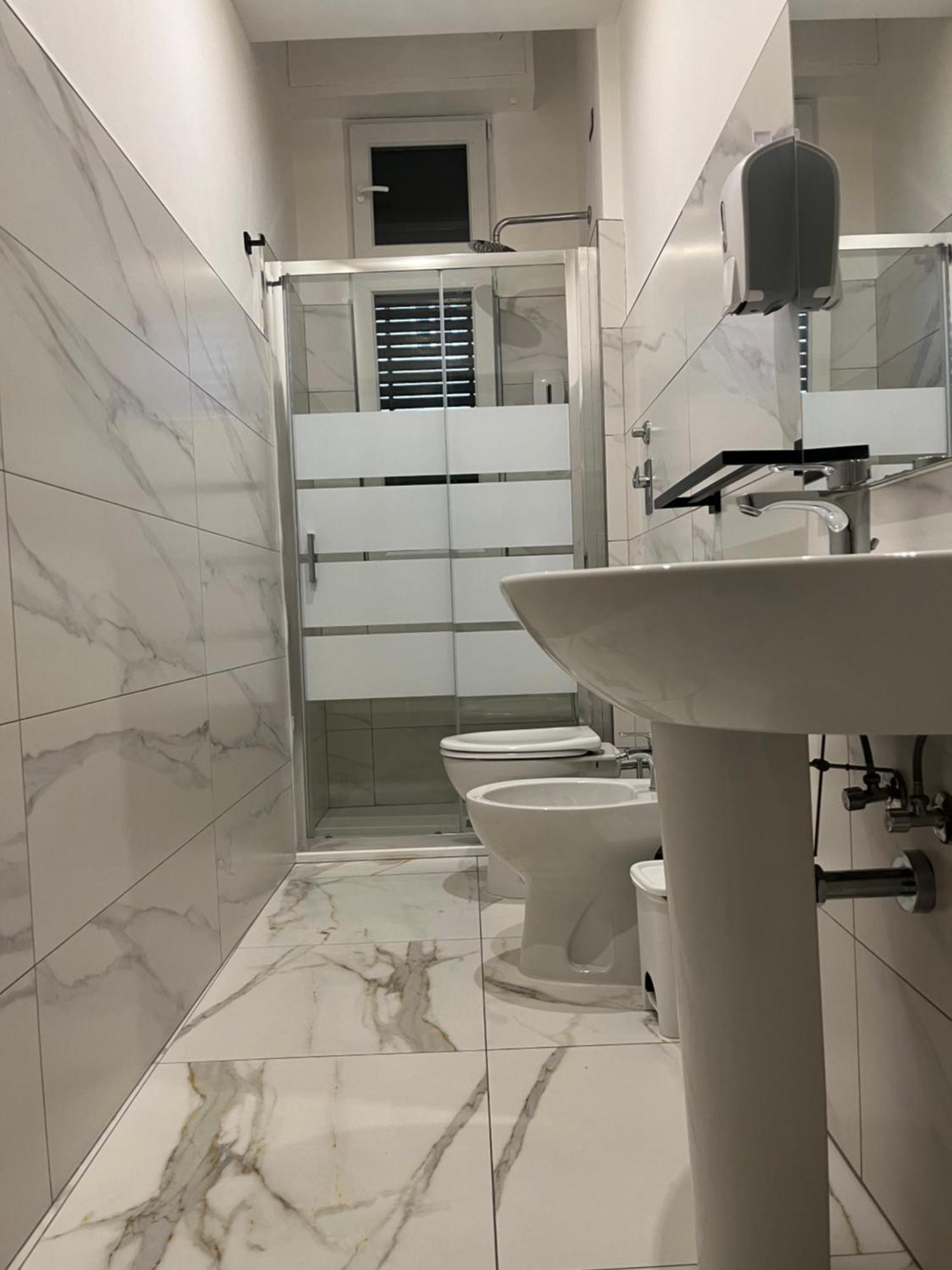 Jcube Apartments Bocconi Milano Luaran gambar